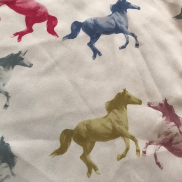 Sheer white top with multi-colored horse design - Picture 2 of 2